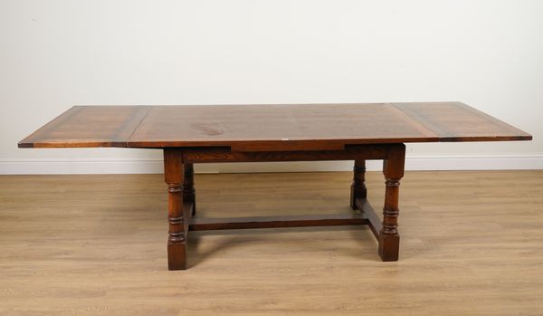 TITCHMARSH AND GOODWIN; A 17TH CENTURY STYLE OAK DRAWLEAF EXTENDING DINING TABLE ON TURNED SUPPORTS