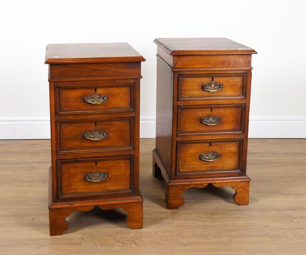 A PAIR OF ASH THREE DRAWER BEDSIDE TABLES (2)