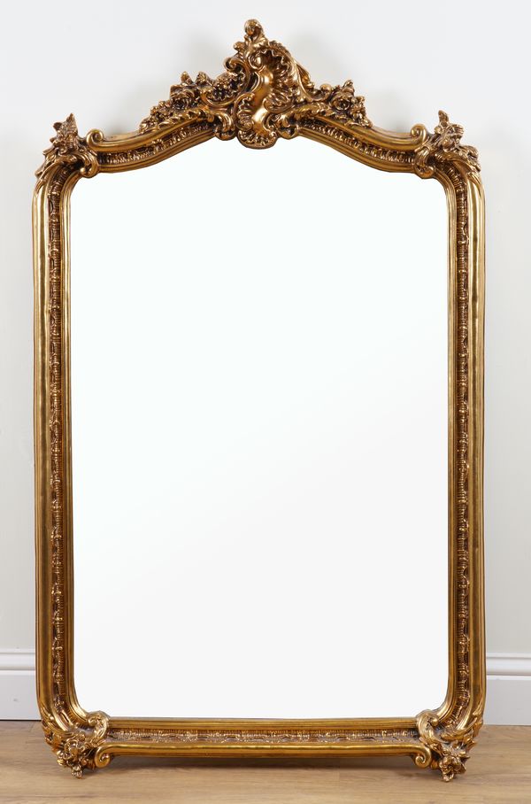 AN 18TH CENTURY STYLE GILT FRAMED MIRROR WITH ‘C’ SCROLL CREST