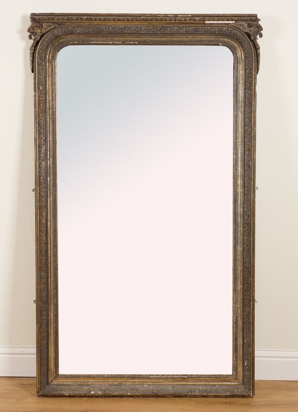 A 19TH CENTURY GILT FRAMED MIRROR