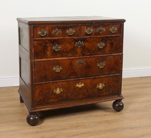 AN EARLY 18TH CENTURY FIGURED WALNUT AND OAK TWIN SECTION FIVE DRAWER CHEST OF DRAWERS