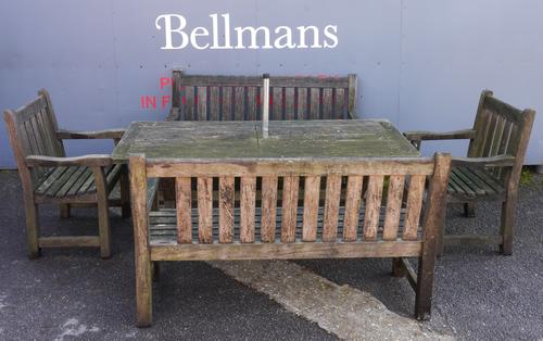 A HARDWOOD RECTANGULAR GARDEN TABLE (5)