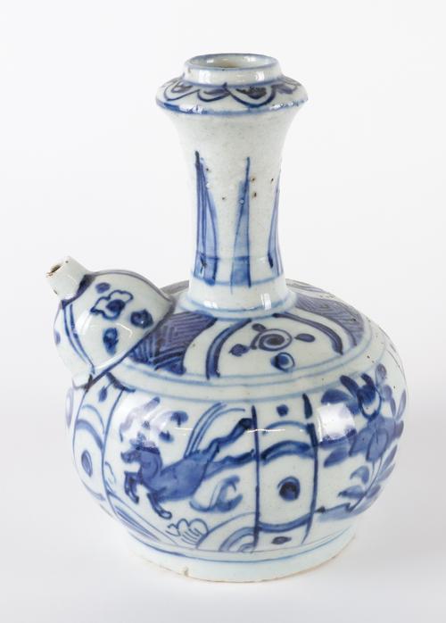 A CHINESE BLUE AND WHITE KENDI