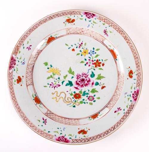 A LARGE CHINESE FAMILLE- ROSE DISH