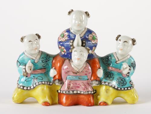 A CHINESE FAMILLE-ROSE BRUSH REST