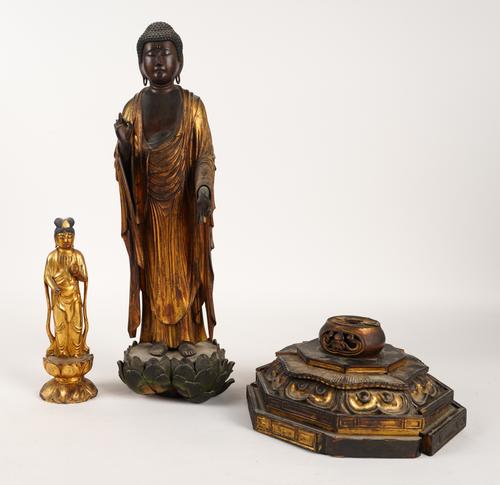 A JAPANESE GILT WOOD FIGURE OF AMIDA NYORAI
