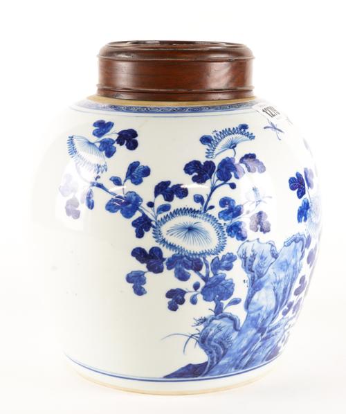 A LARGE CHINESE BLUE AND WHITE OVIFORM JAR