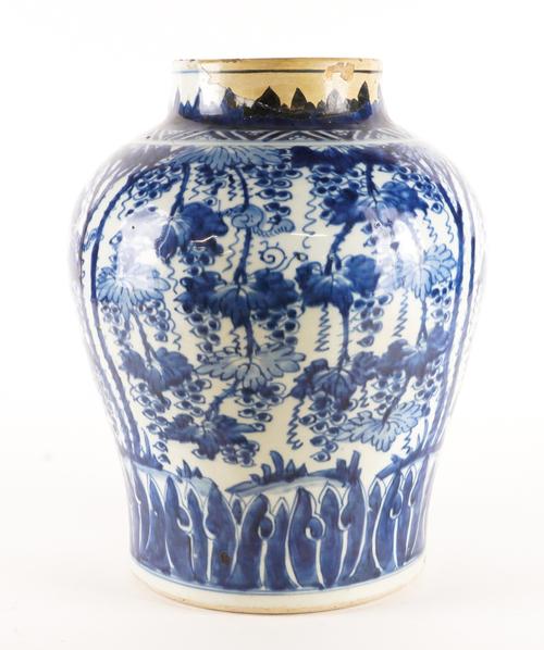 A LARGE CHINESE BLUE AND WHITE BALUSTER VASE