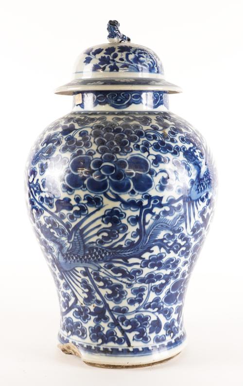 A LARGE CHINESE BLUE AND WHITE BALUSTER VASE AND A LATER COVER (2)