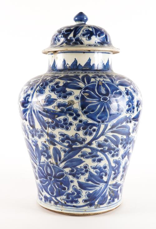 A LARGE CHINESE BLUE AND WHITE BALUSTER VASE AND COVER (2)