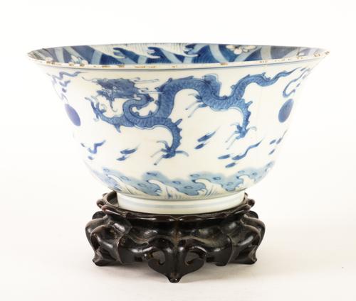 A CHINESE BLUE AND WHITE `DRAGON' BOWL