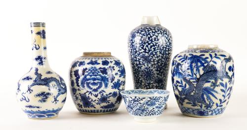 A GROUP OF CHINESE BLUE AND WHITE PORCELAIN
