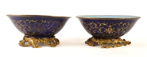 A PAIR OF CANTON ENAMEL BLUE-GROUND BOWLS