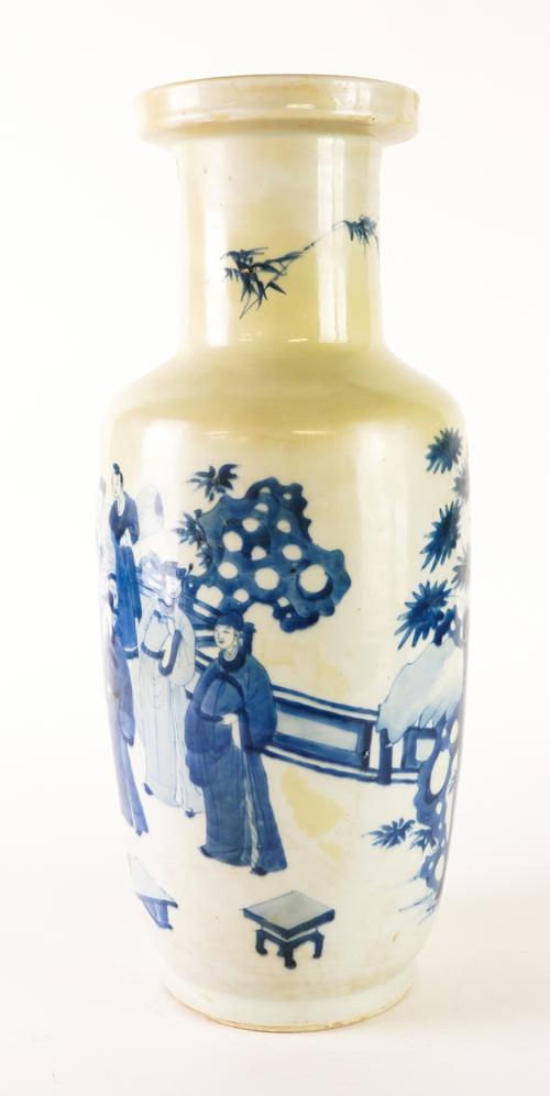 A TALL CHINESE BLUE AND WHITE ROULEAU VASE
