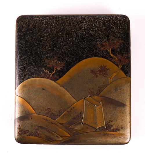 A JAPANESE RECTANGULAR LACQUER BOX AND COVER (2)
