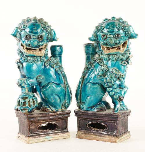 A PAIR OF CHINESE TURQUOISE AND AUBERGINE-GLAZED BUDDHIST LIONS (2)
