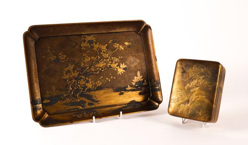 A JAPANESE GOLD LACQUER SMALL BOX AND COVER