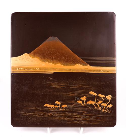 A JAPANESE BROWN LACQUER BOX AND COVER