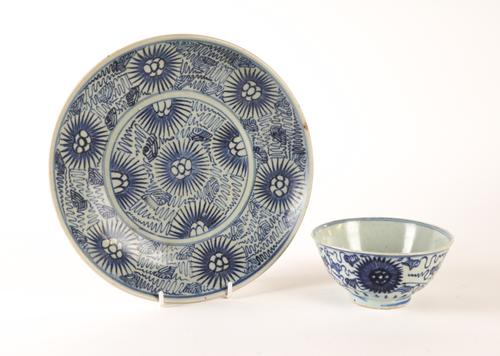 A CHINESE BLUE AND WHITE DISH AND A BOWL FROM THE DIANA CARGO (2)