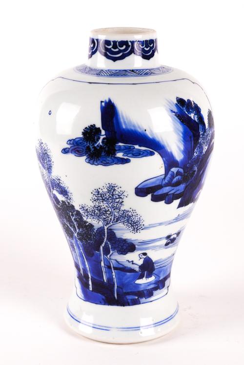 A CHINESE BLUE AND WHITE VASE, MEIPING