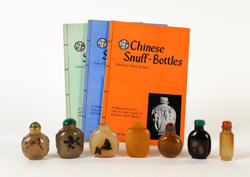 A GROUP OF SEVEN CHINESE AGATE SNUFF BOTTLES