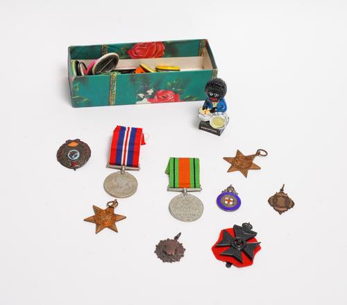 A COLLECTION OF MEDALS AND BADGES