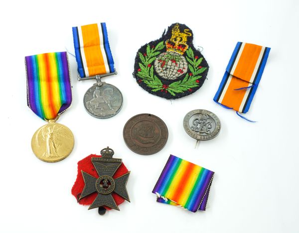 A FIRST WORLD WAR 1914-18 BRITISH WAR MEDAL, A 1914-19 VICTORY MEDAL AND FOUR FURTHER ITEMS (6)