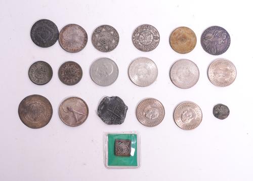 A GROUP OF MOSTLY FOREIGN COINS (QTY)