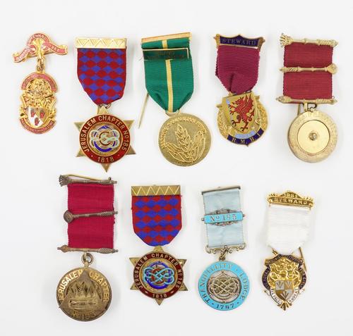 A COLLECTION OF MASONIC REGALIA (QTY)