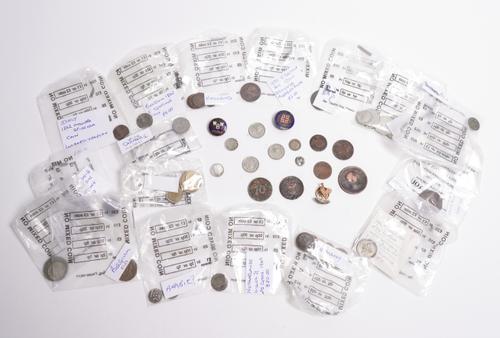 A COLLECTION OF MOSTLY FOREIGN COINS (QTY)