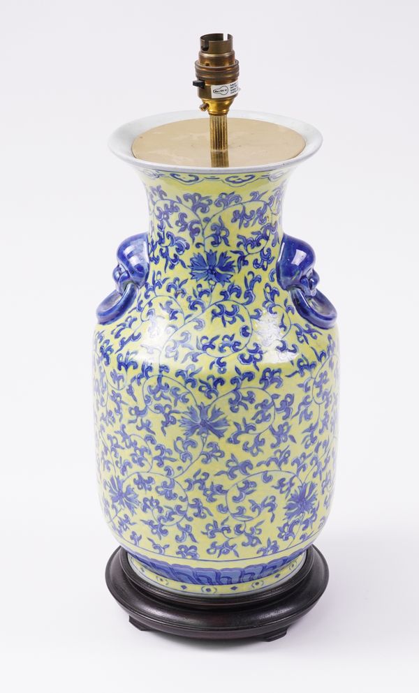 A CHINESE YELLOW AND BLUE BALUSTER VASE TABLE LAMP