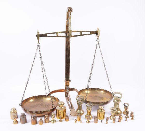 DEGRAVE & CO. LONDON: A SET OF VICTORIAN BRASS BALANCE SCALES