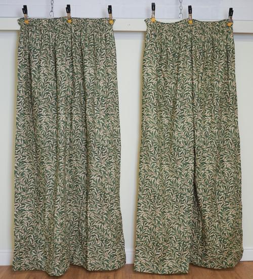 A SET OF WILLIAM MORRIS WILLOW BOUGH CURTAINS AND TAILS (10)