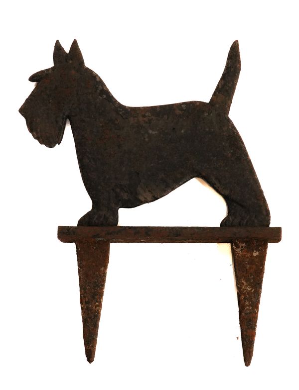 A DECORATIVE METAL SCOTTIE DOG