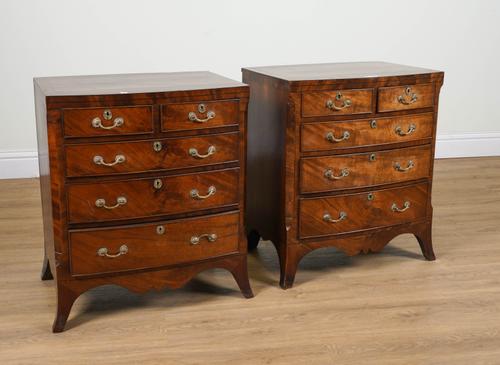 A PAIR OF LINE INLAID MAHOGANY DIMINUTIVE BOWFRONT CHESTS OF  FIVE DRAWERS (2)