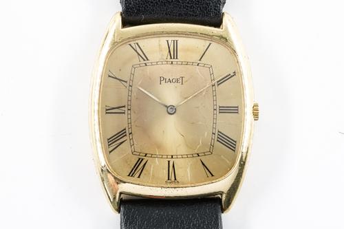 A PIAGET GOLD CURVED RECTANGULAR CASED GENTLEMAN'S WRISTWATCH