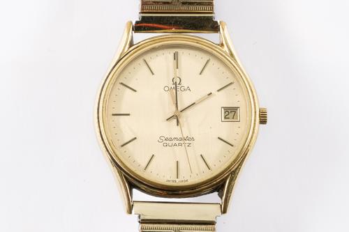 AN OMEGA SEAMASTER QUARTZ GENTLEMAN'S WRISTWATCH