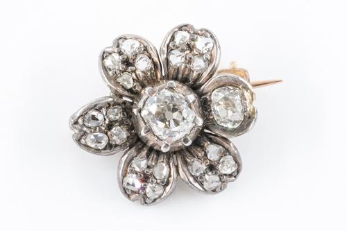 A VICTORIAN DIAMOND FLOWER BROOCH
