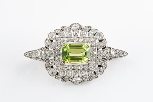 A PERIDOT AND DIAMOND BROOCH CIRCA 1915