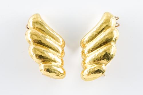 A PAIR OF STATEMENT 22CT GOLD EARRINGS
