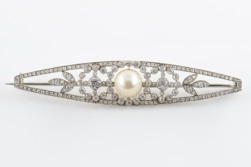 A PEARL AND DIAMOND SET BAR BROOCH, CIRCA 1910