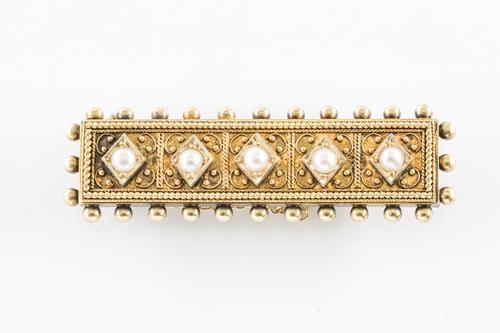 A VICTORIAN SEED PEARL BAR BROOCH