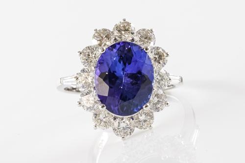 A TANZANITE AND DIAMOND CLUSTER RING