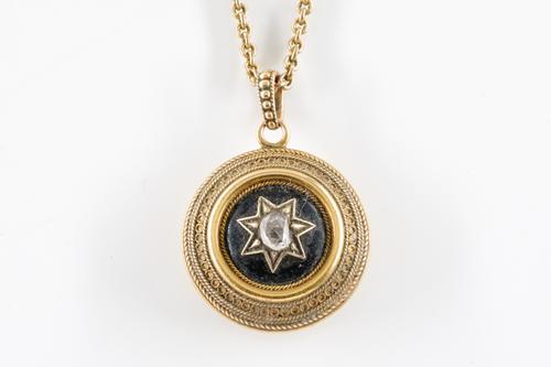 A VICTORIAN DIAMOND SET MOURNING NECKLACE AND CHAIN