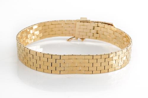 A MID 20TH CENTURY BUCKLE MOTIF BRACELET