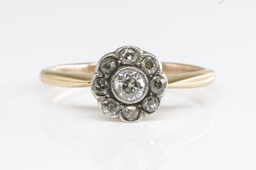 AN EDWARDIAN DIAMOND CLUSTER RING