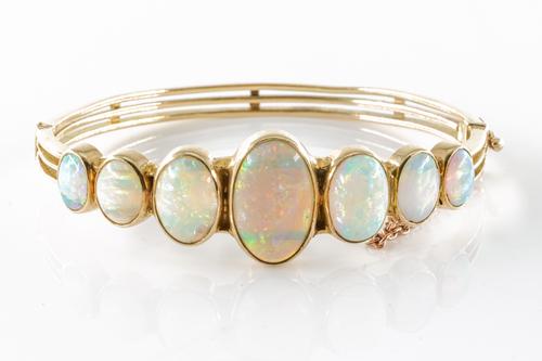 AN OPAL HINGED BANGLE