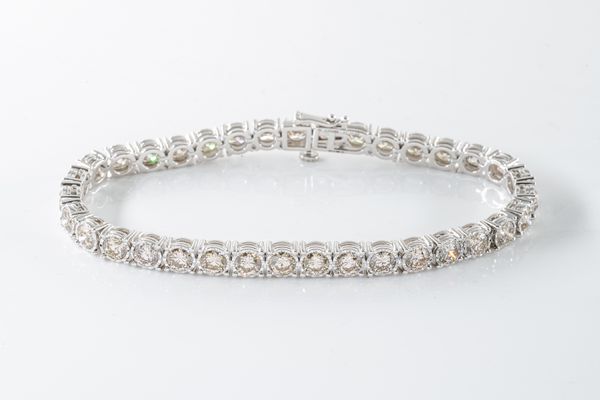 AN 11.03 CARAT DIAMOND LINE BRACELET