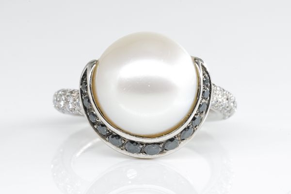 A CHANEL CULTURED PEARL AND DIAMOND RING