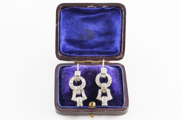 A PAIR OF DIAMOND ART DECO DROP EARRINGS